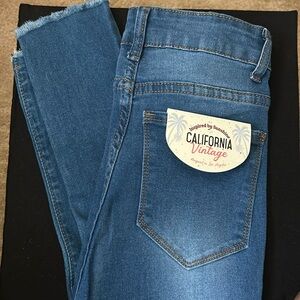 NEW WITH TAGS California Vintage Skinny Jeans raw hem Size 1 Medium Blue